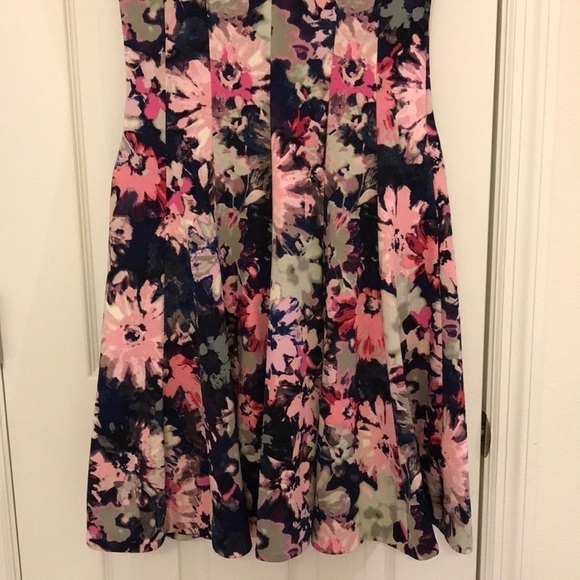 Size 2 💖 Taylor Floral Long Dress with Pockets - Picture 6 of 8
